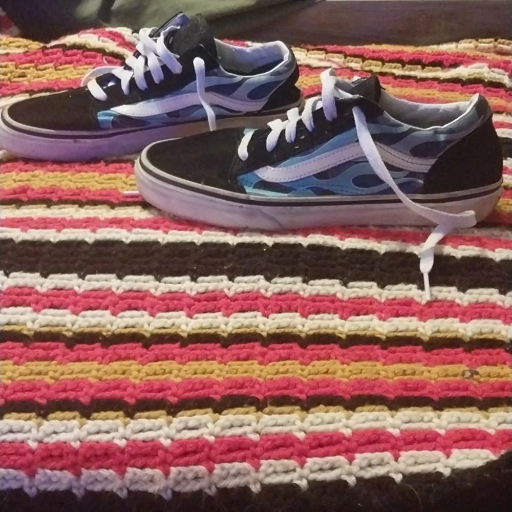 Vans - Picture 2 of 4